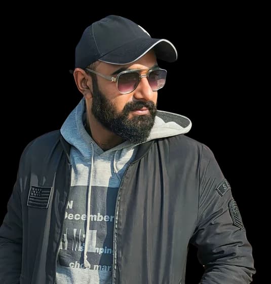 Ameer Hamza, Full Stack Developer specializing in React, Next.js and React Native